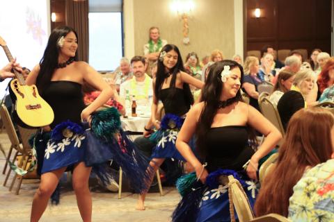 hula dancers